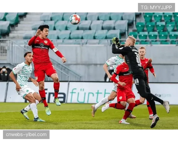 战术分析：弗赖堡如何通过高位逼抢限制拜仁慕尼黑的后场出球