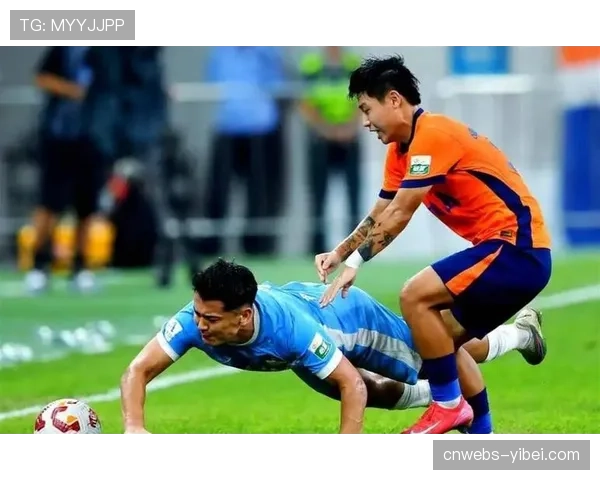 【2026年4月中超联赛·赛中·瞬间特写：沧州雄狮门将邵璞亮三连扑，力保球门不失